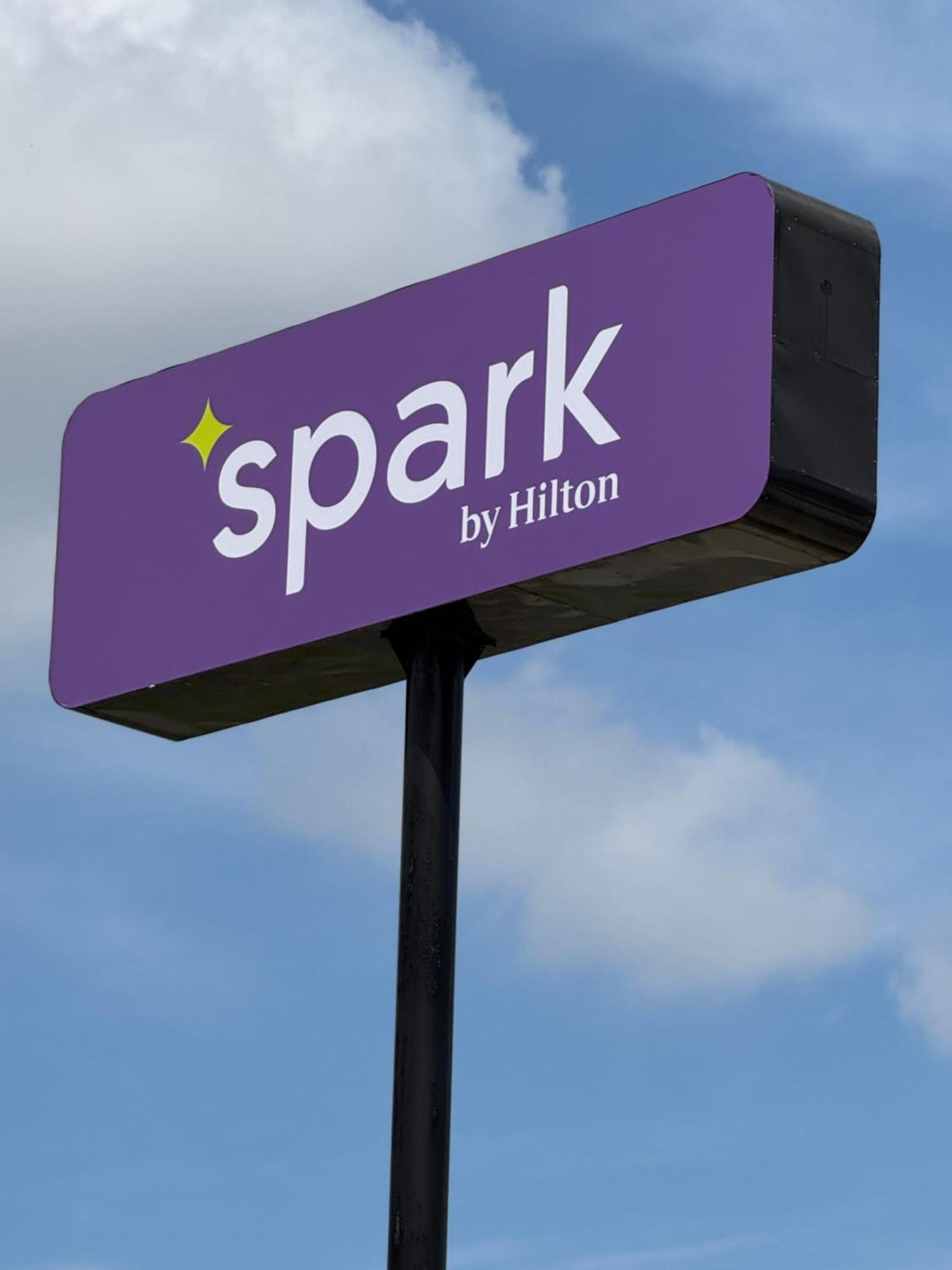 Spark By Hilton Опелоусас Екстер'єр фото
